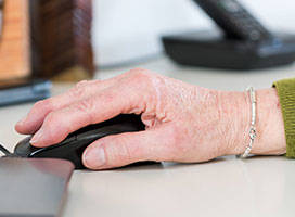 Nieuws handen computer Nieuws handen computer